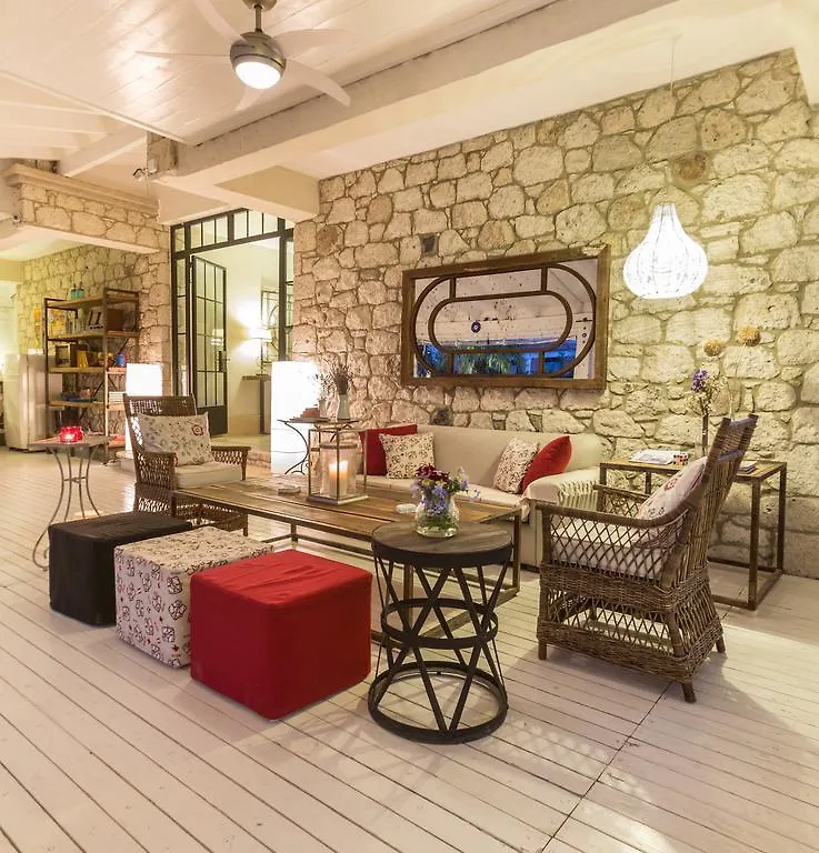 Luce Design Hotel - Special Category Alaçatı 4*,